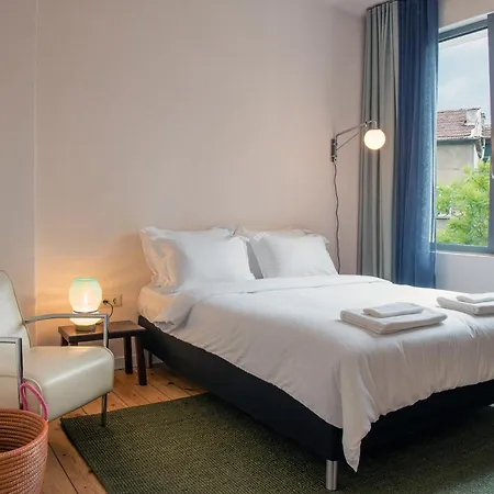 Апартаменты Dazzling Minimalist One Bedroom *