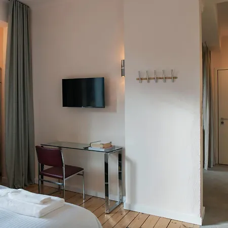 Dazzling Minimalist One Bedroom