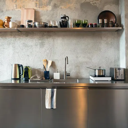 Dazzling Minimalist One Bedroom Appartement *