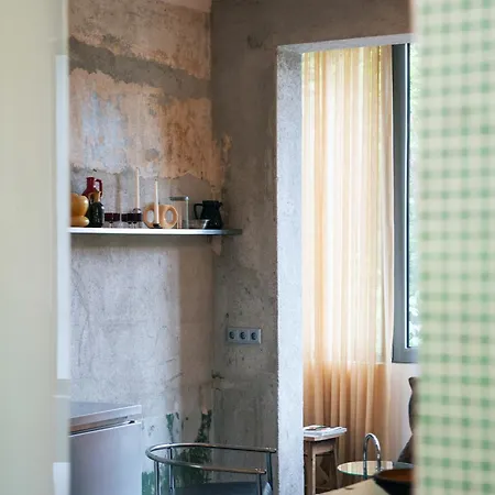 Dazzling Minimalist One Bedroom *