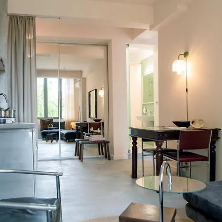 Dazzling Minimalist One Bedroom Apartament