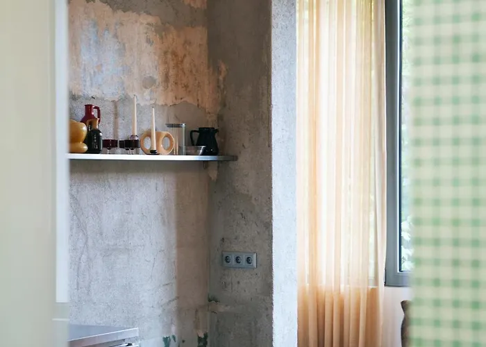 Dazzling Minimalist One Bedroom *