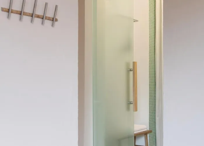 Dazzling Minimalist One Bedroom アパート