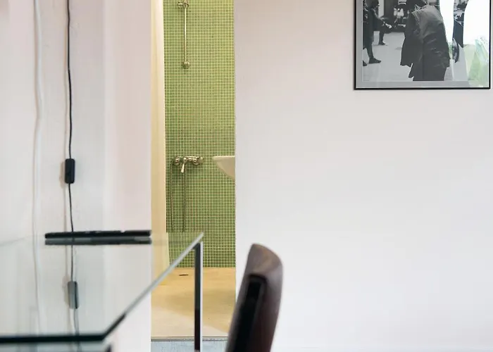 Dazzling Minimalist One Bedroom * ソフィア