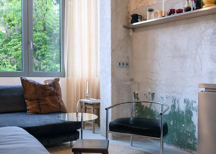 Dazzling Minimalist One Bedroom * ソフィア